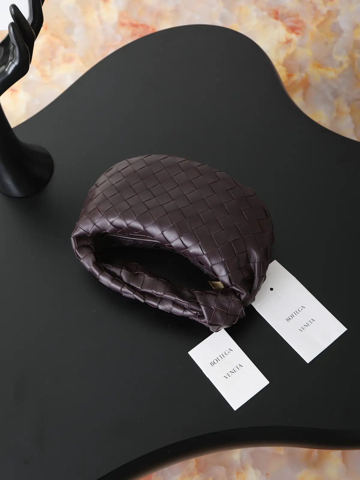 Bottega Veneta Style Red Leather Hobo Bag Lookbook Reference image 4