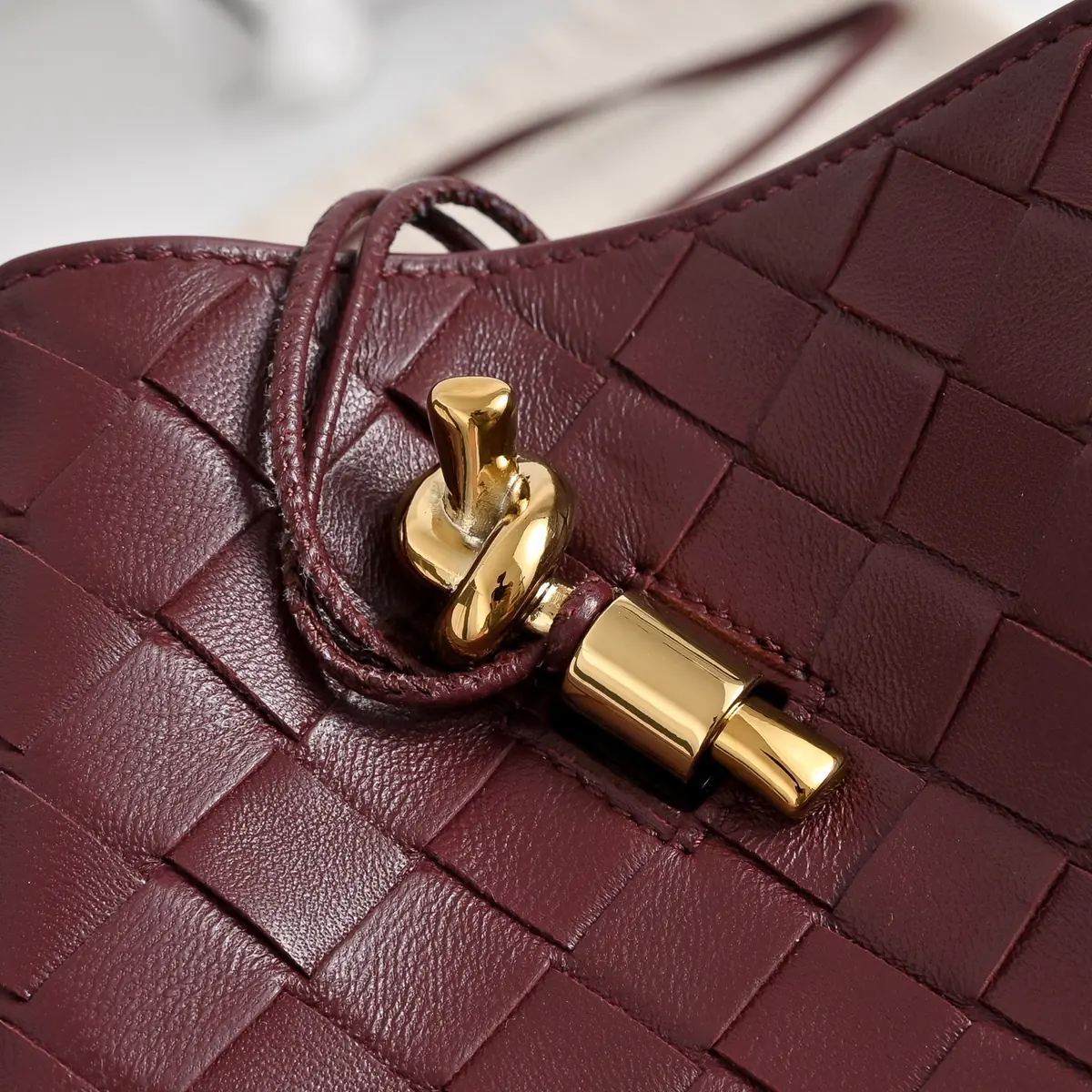 Bottega Veneta Style Red Shoulder Bag Lookbook Reference image 5