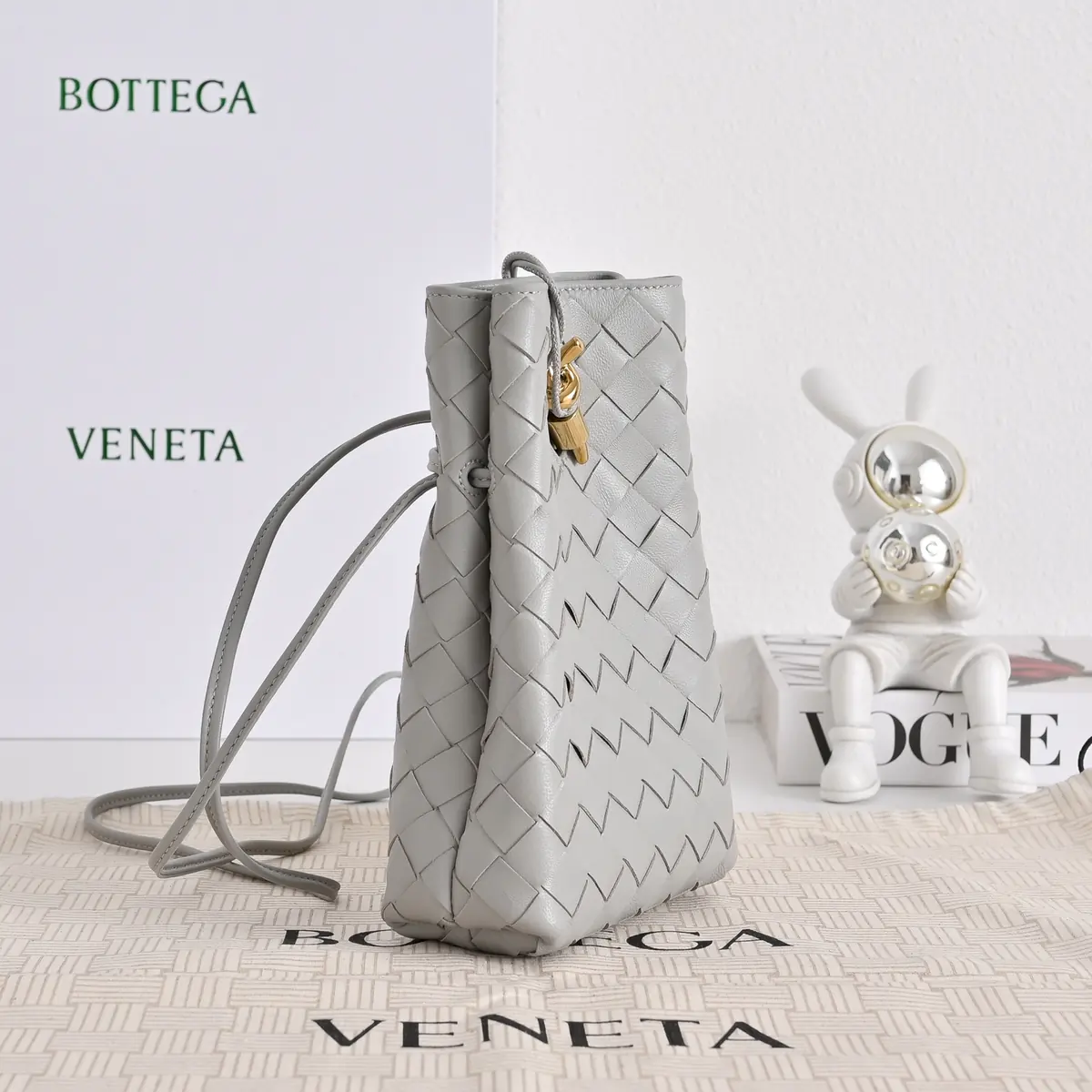 Bottega Veneta Style Red Shoulder Bag Lookbook Reference image 2