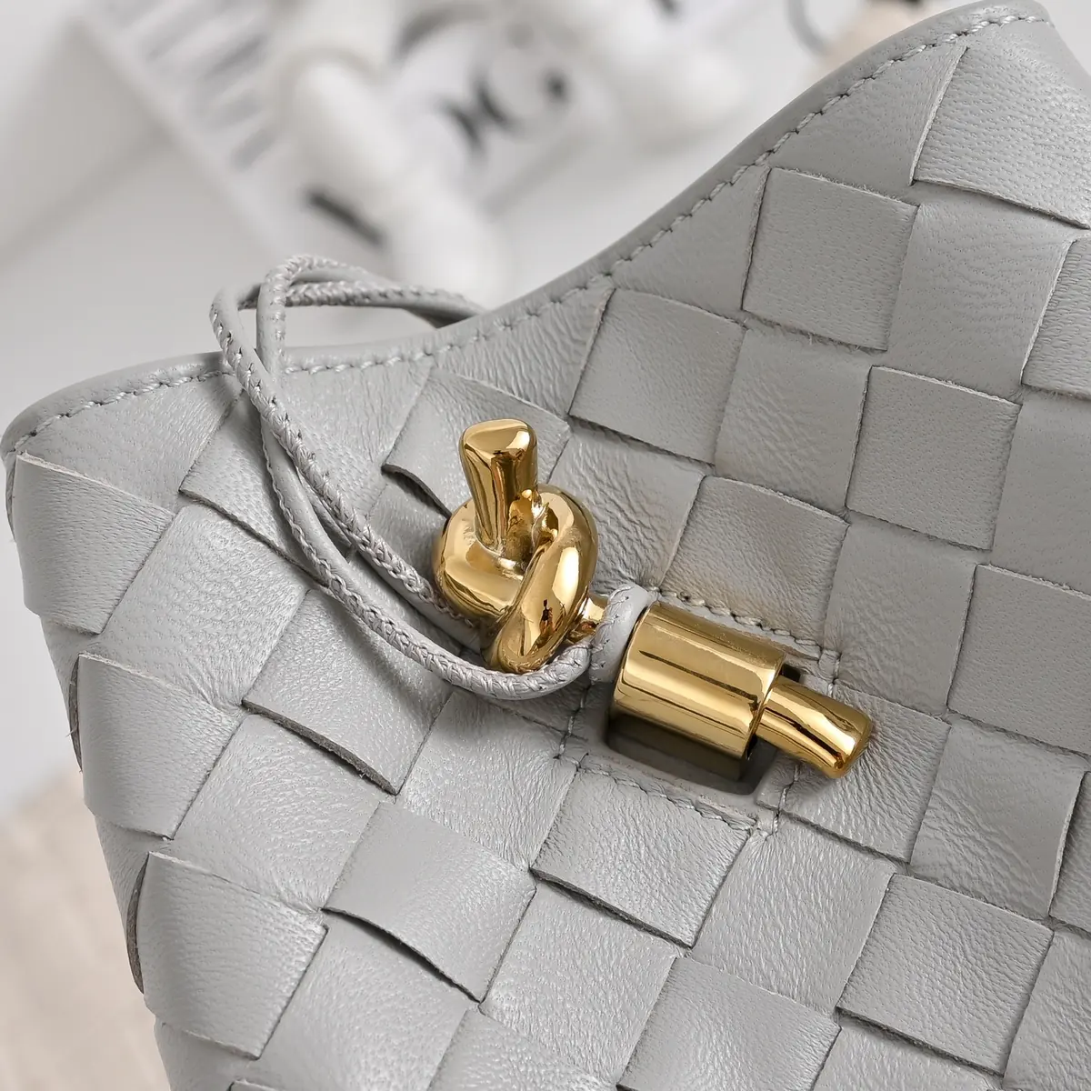 Bottega Veneta Style Red Shoulder Bag Lookbook Reference image 5