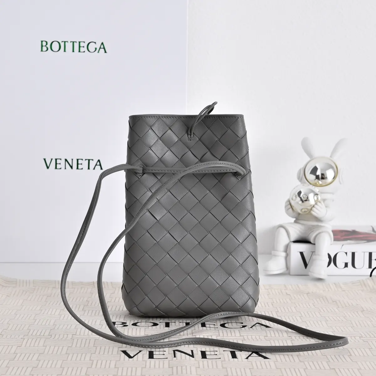 Bottega Veneta Style Red Shoulder Bag Lookbook Reference image 3