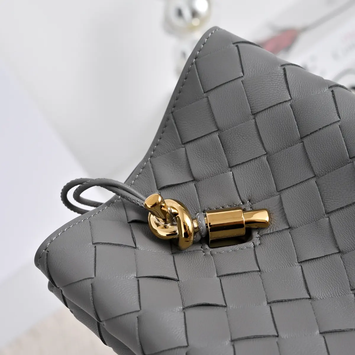 Bottega Veneta Style Red Shoulder Bag Lookbook Reference image 5