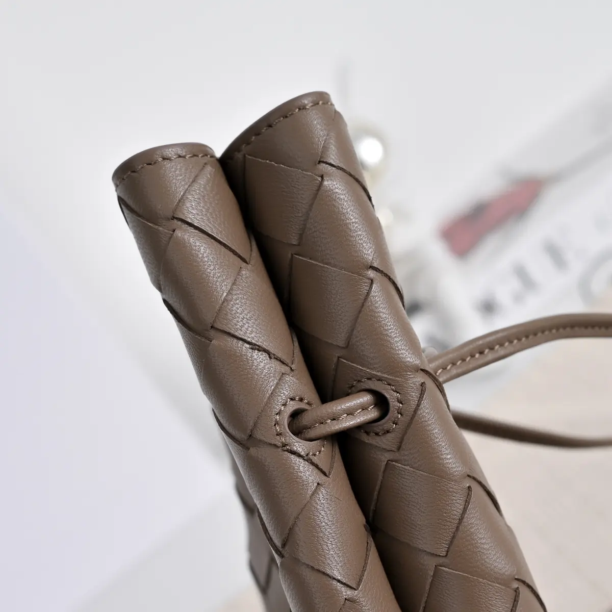 Bottega Veneta Style Red Shoulder Bag Lookbook Reference image 6