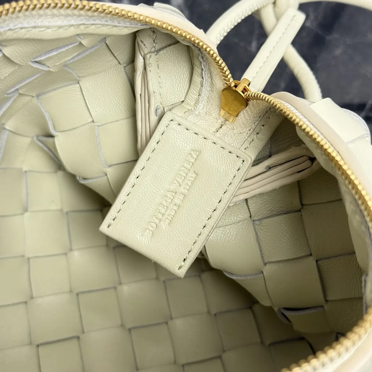 Bottega Veneta Style White Leather Bag Lookbook Reference image 6