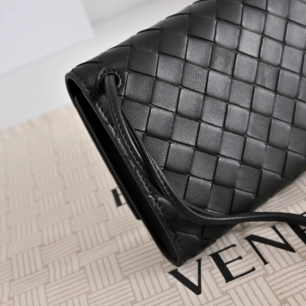 Bottega Veneta Style White Leather Clutch Lookbook Reference image 5
