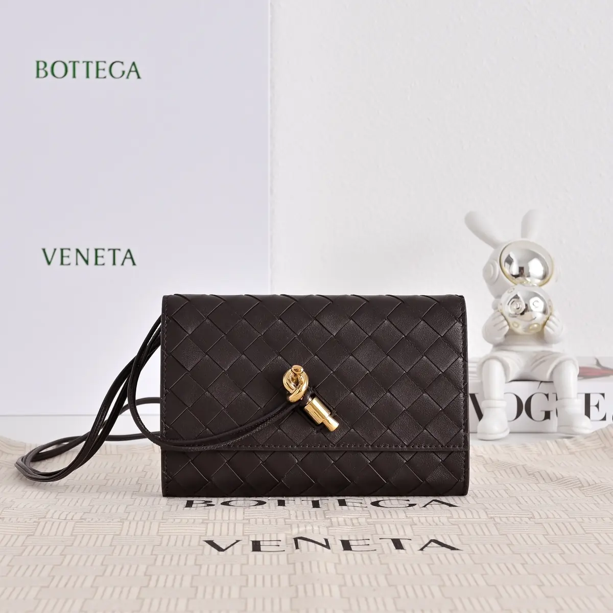 Bottega Veneta Style White Leather Clutch Lookbook Reference image 1