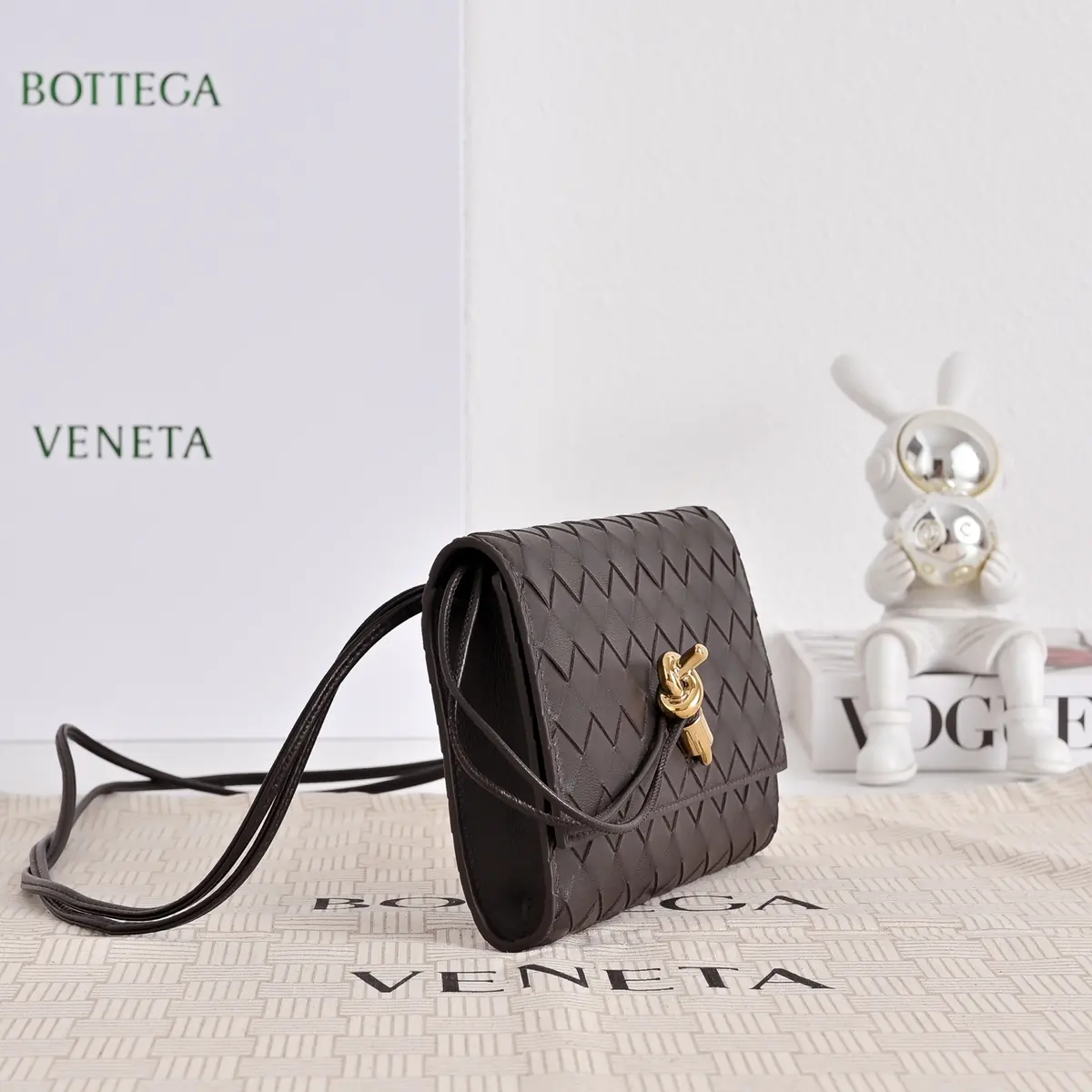 Bottega Veneta Style White Leather Clutch Lookbook Reference image 2