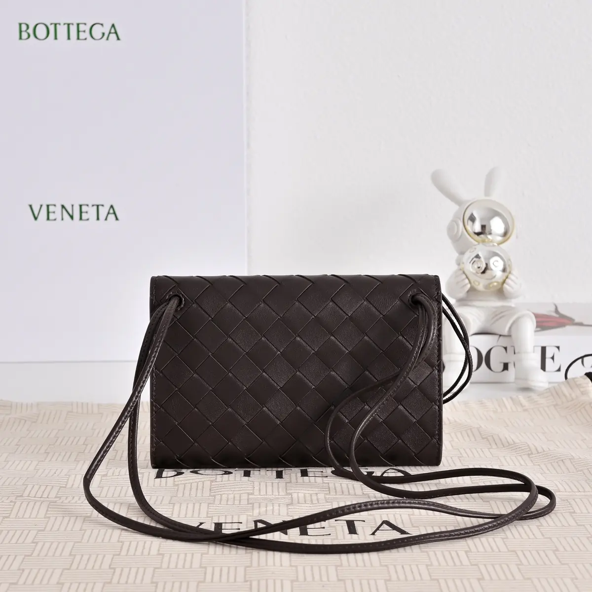 Bottega Veneta Style White Leather Clutch Lookbook Reference image 3