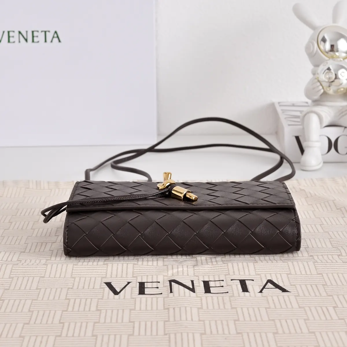 Bottega Veneta Style White Leather Clutch Lookbook Reference image 4