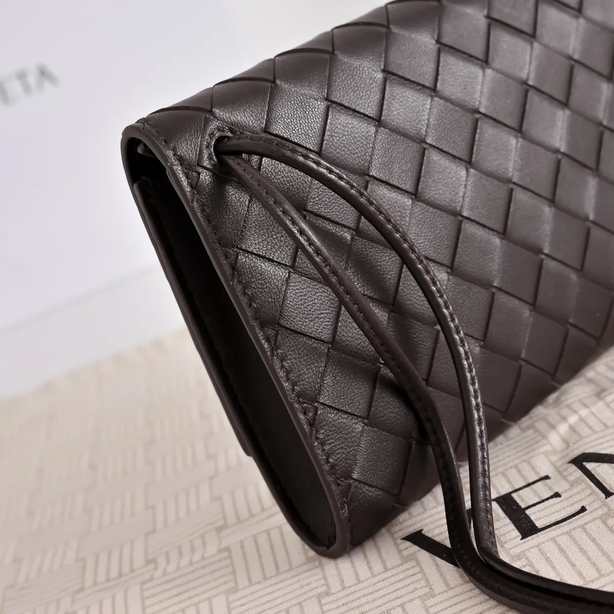 Bottega Veneta Style White Leather Clutch Lookbook Reference image 6
