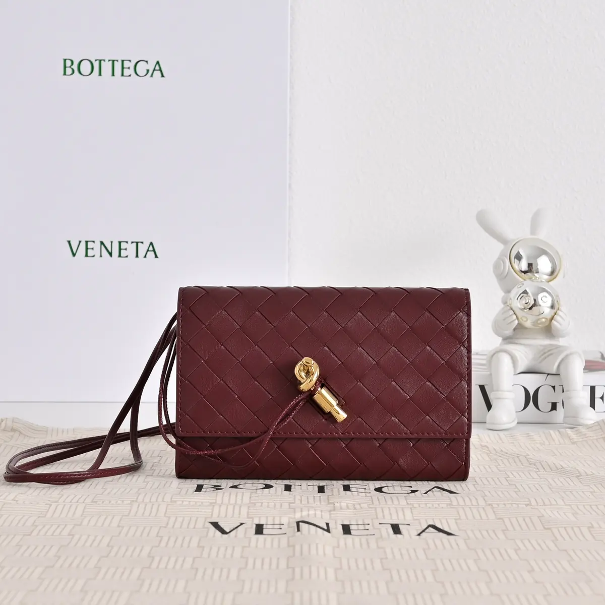 Bottega Veneta Style White Leather Clutch Lookbook Reference image 1