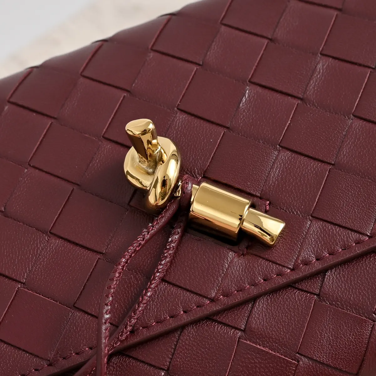 Bottega Veneta Style White Leather Clutch Lookbook Reference image 4