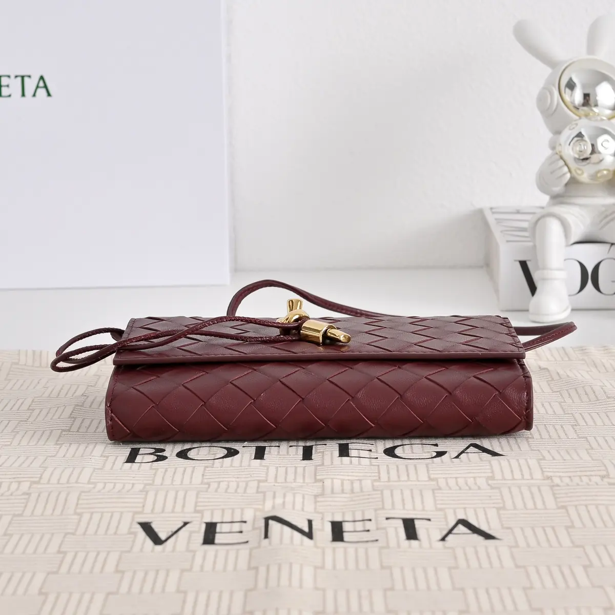 Bottega Veneta Style White Leather Clutch Lookbook Reference image 5