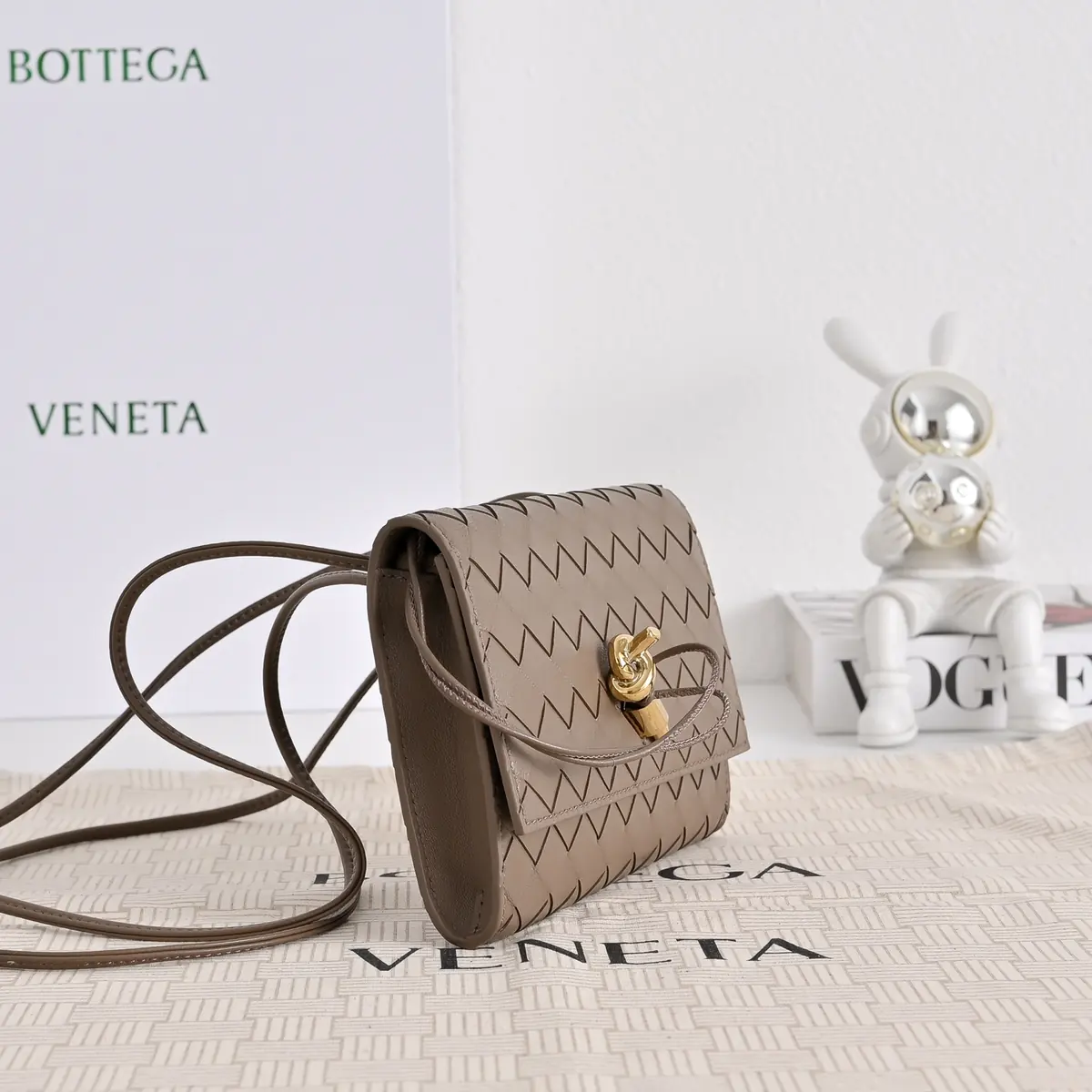Bottega Veneta Style White Leather Clutch Lookbook Reference image 2