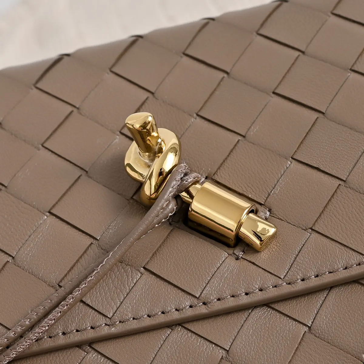 Bottega Veneta Style White Leather Clutch Lookbook Reference image 5