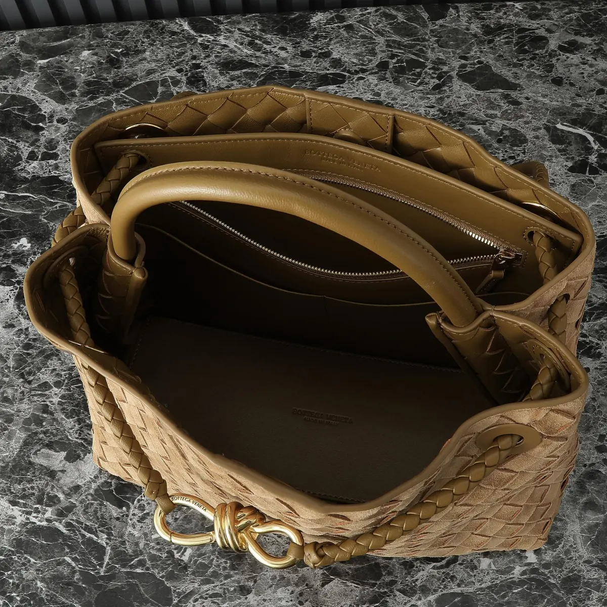 Bottega Veneta Style White Leather Shoulder Bag Lookbook Reference image 6
