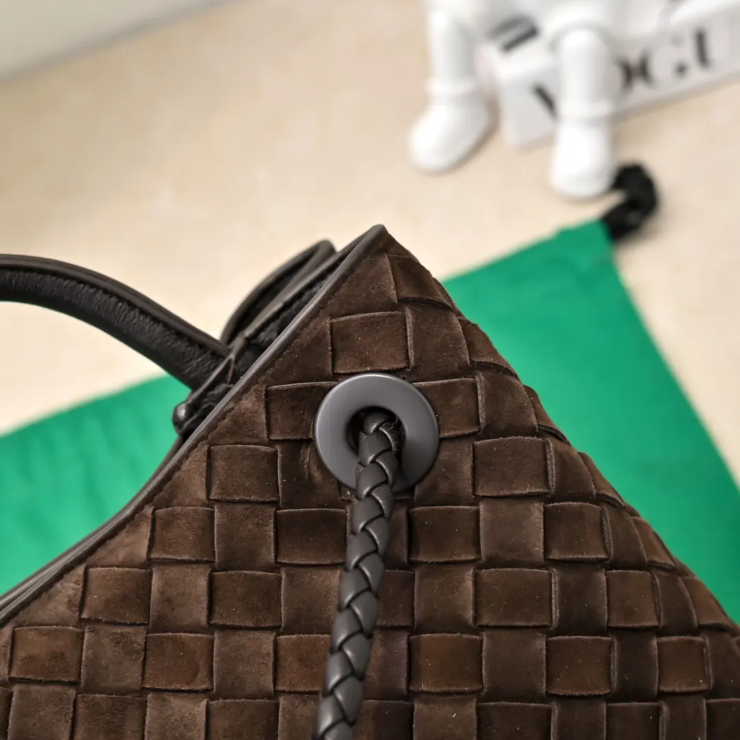 Bottega Veneta Style White Leather Shoulder Bag Lookbook Reference image 6