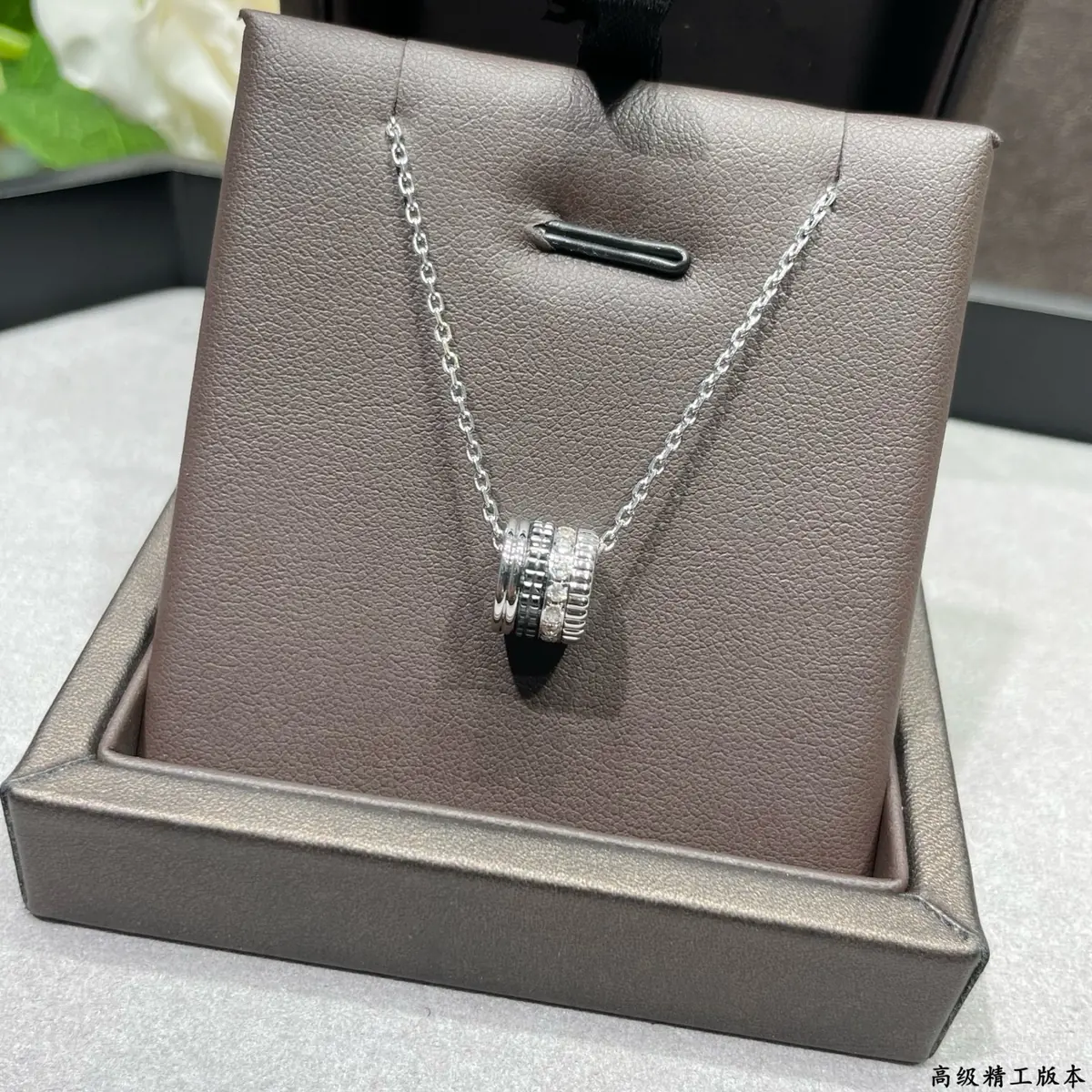 Boucheron Style Black Accessories Lookbook Reference image 2