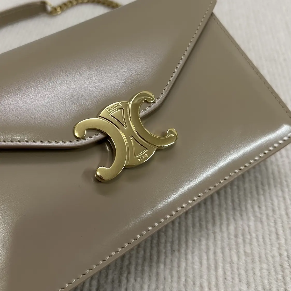 Celine Style Beige Leather Chain Bag Lookbook Reference image 5