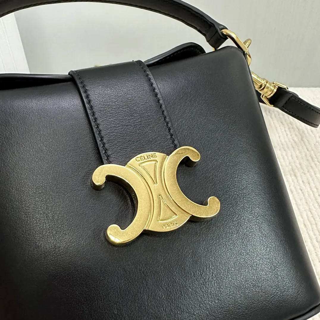 Celine Style Red Leather Shoulder Bag Lookbook Reference image 6