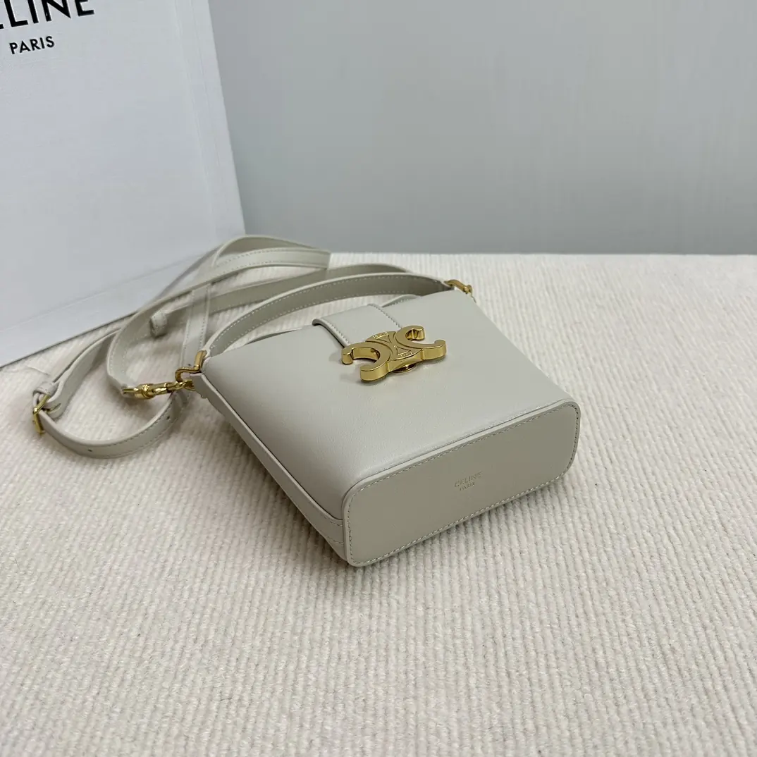 Celine Style Red Leather Shoulder Bag Lookbook Reference image 5