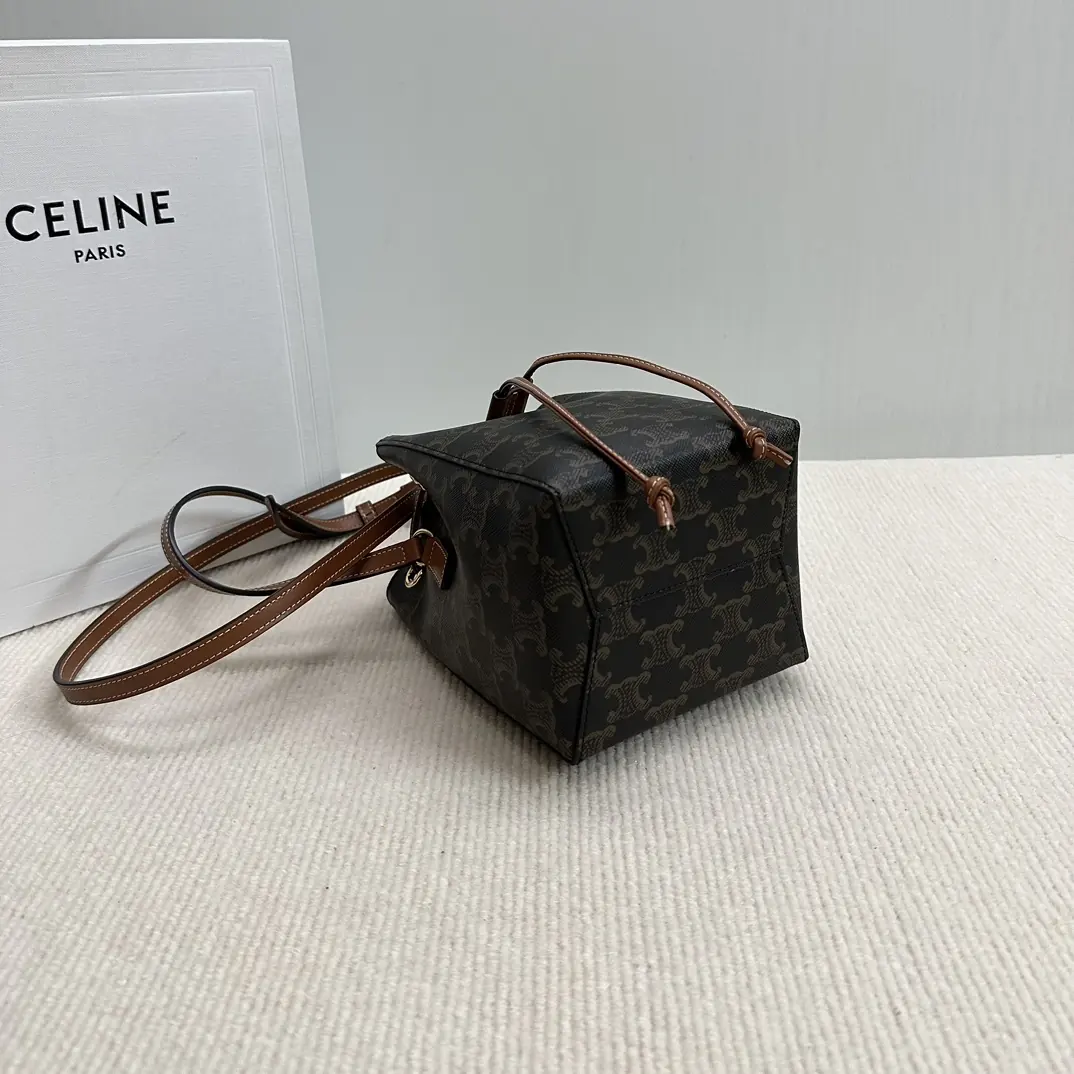 Celine Style White Leather Shoulder Bag Lookbook Reference image 4