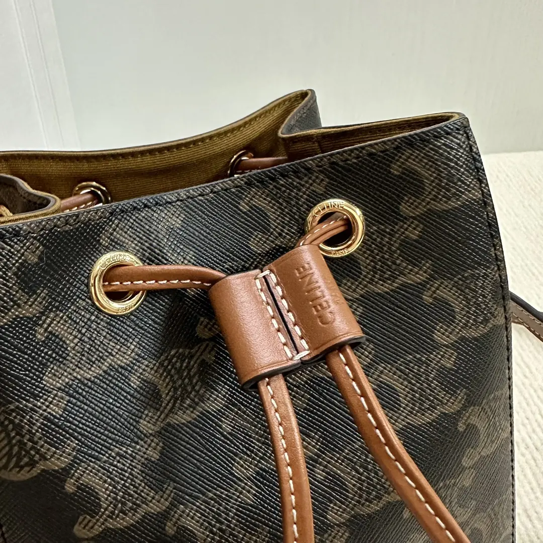 Celine Style White Leather Shoulder Bag Lookbook Reference image 5