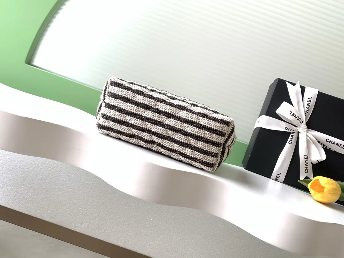 Chanel Style Black Card Holder Bags Card Holder detail image 4 from source 765809