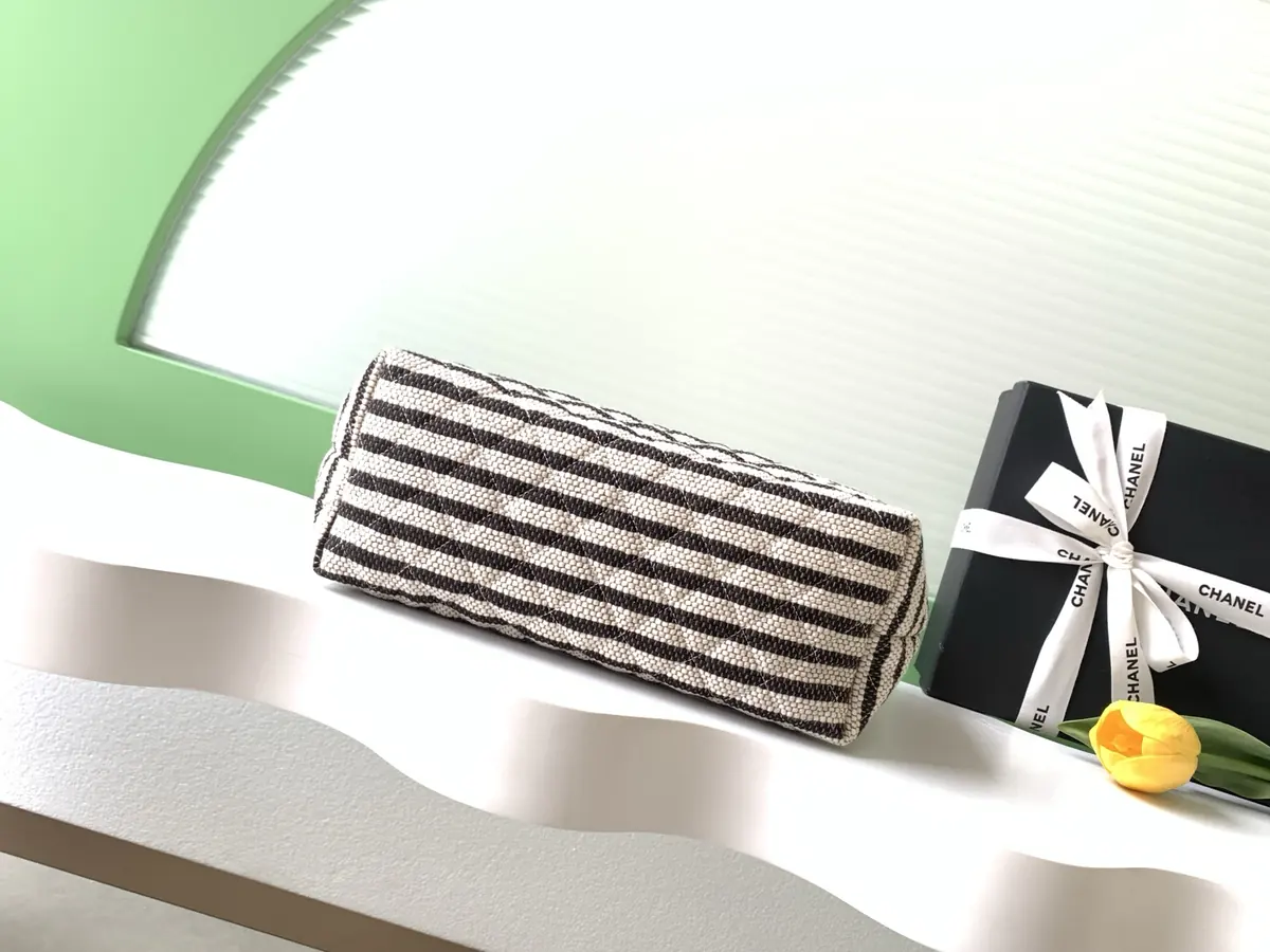Chanel Style Black Card Holder Bags Card Holder detail image 4 from source 765810