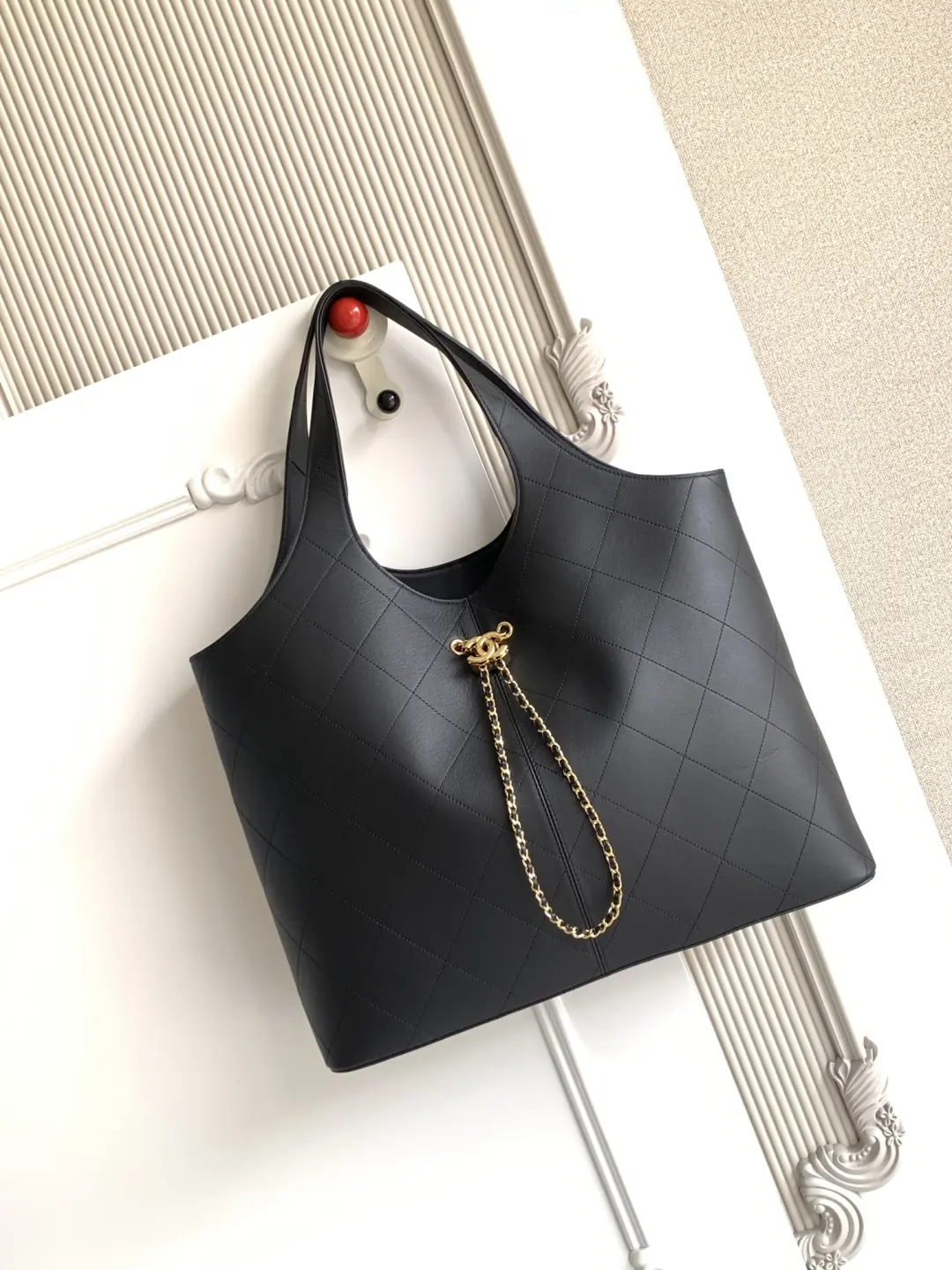 Chanel Style Black Leather Chain Bag Lookbook Reference image 1