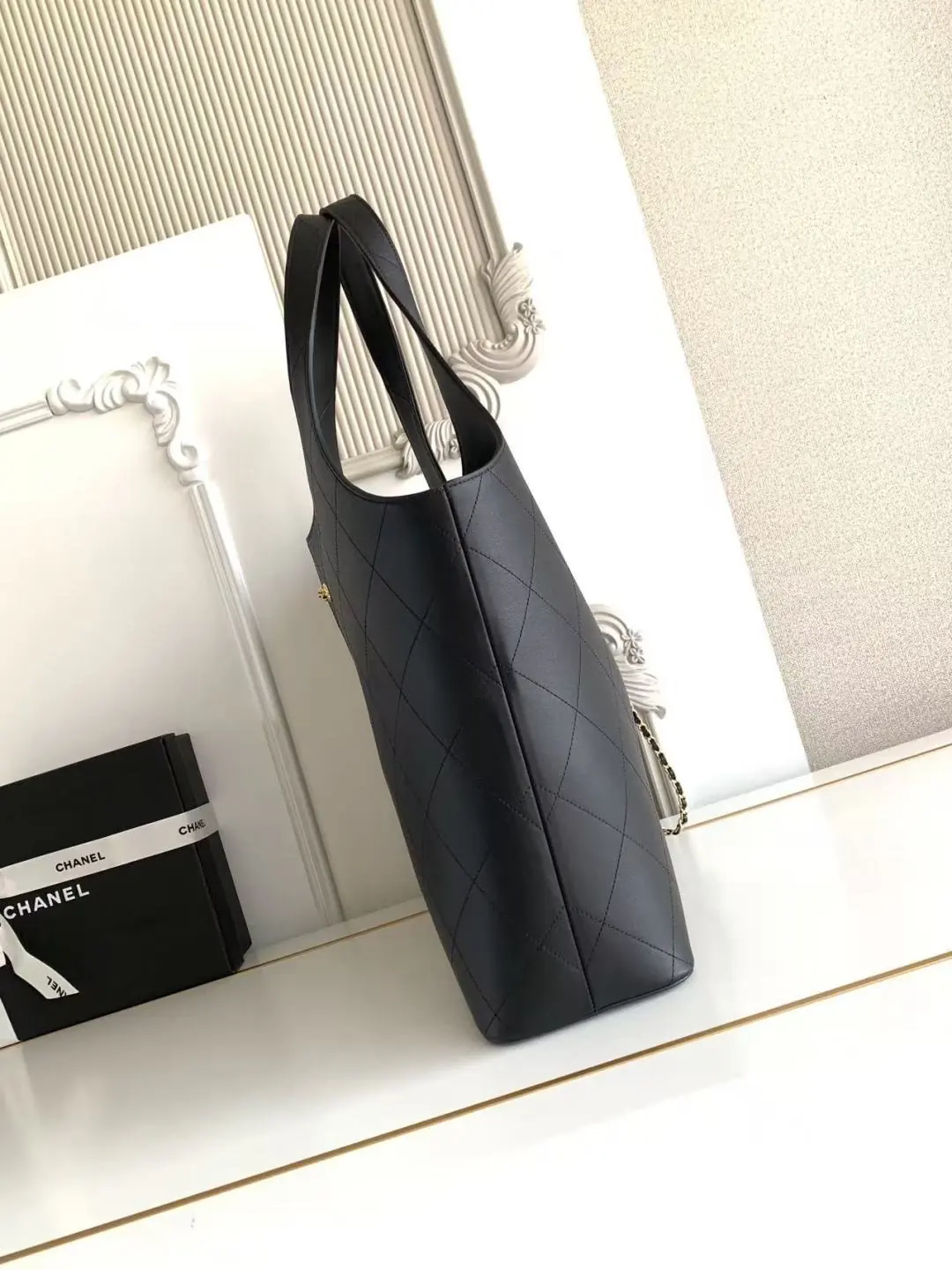 Chanel Style Black Leather Chain Bag Lookbook Reference image 4