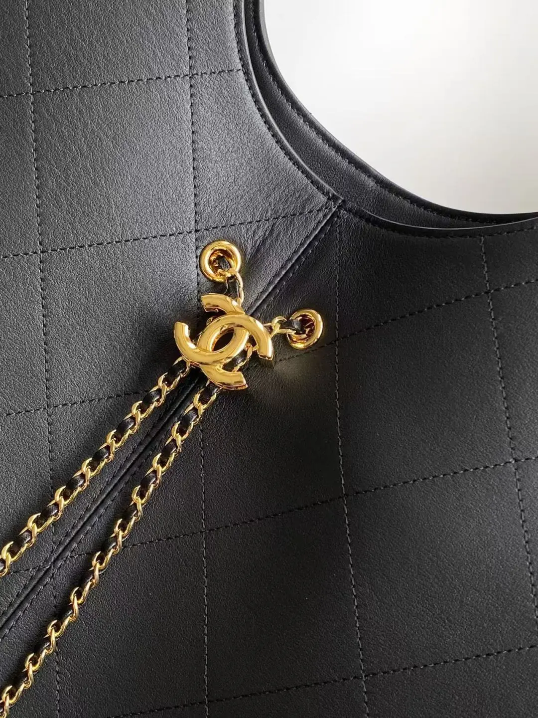 Chanel Style Black Leather Chain Bag Lookbook Reference image 5
