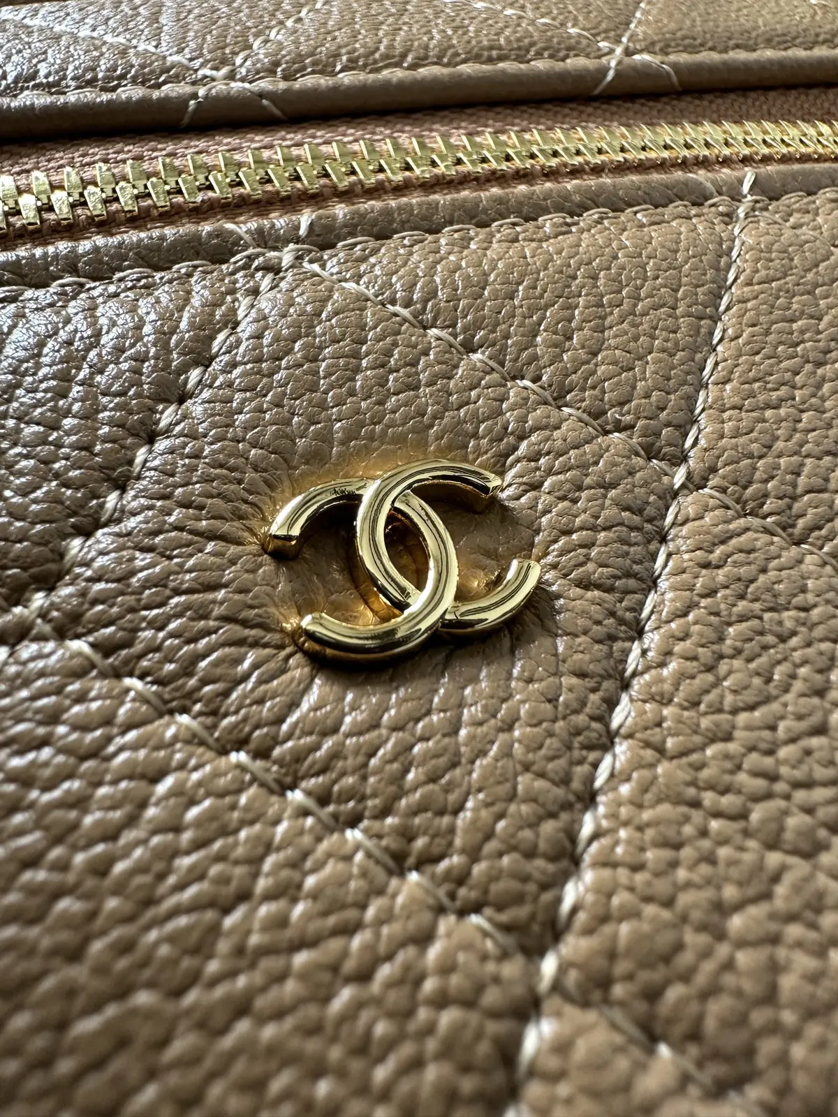 Chanel Style Gold Leather Bags Lookbook Reference image 6