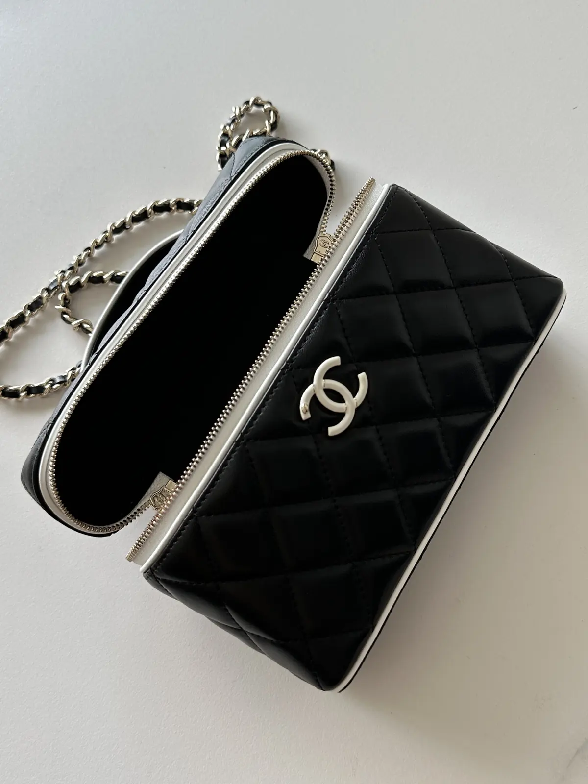 Chanel Leather Bag Lookbook Bags Bag detail image 6 from source 786004