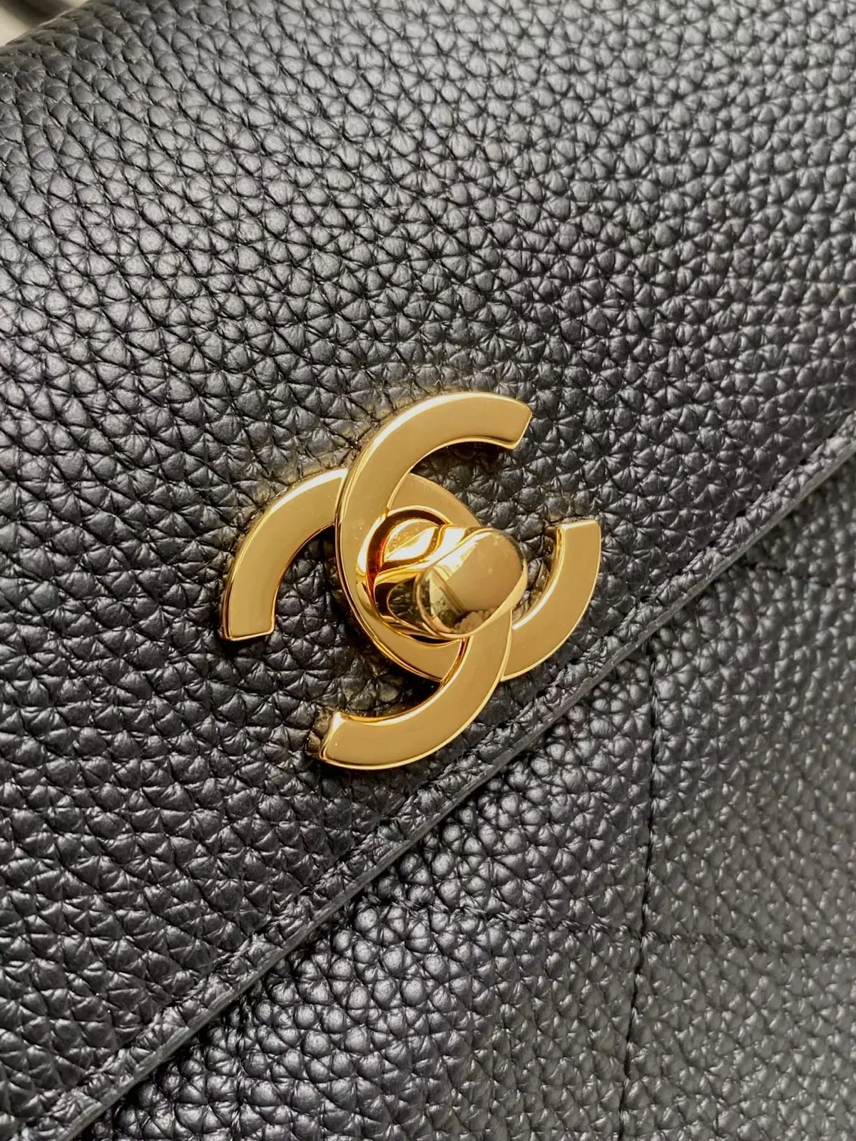 Chanel Leather Bag Lookbook Bags Bag detail image 5 from source 786006