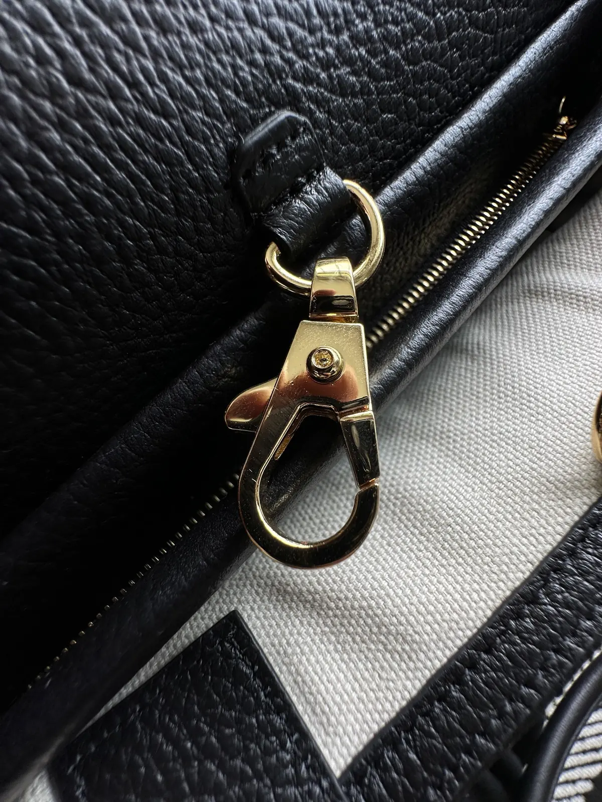Chanel Leather Bag Lookbook Bags Bag detail image 9 from source 786006