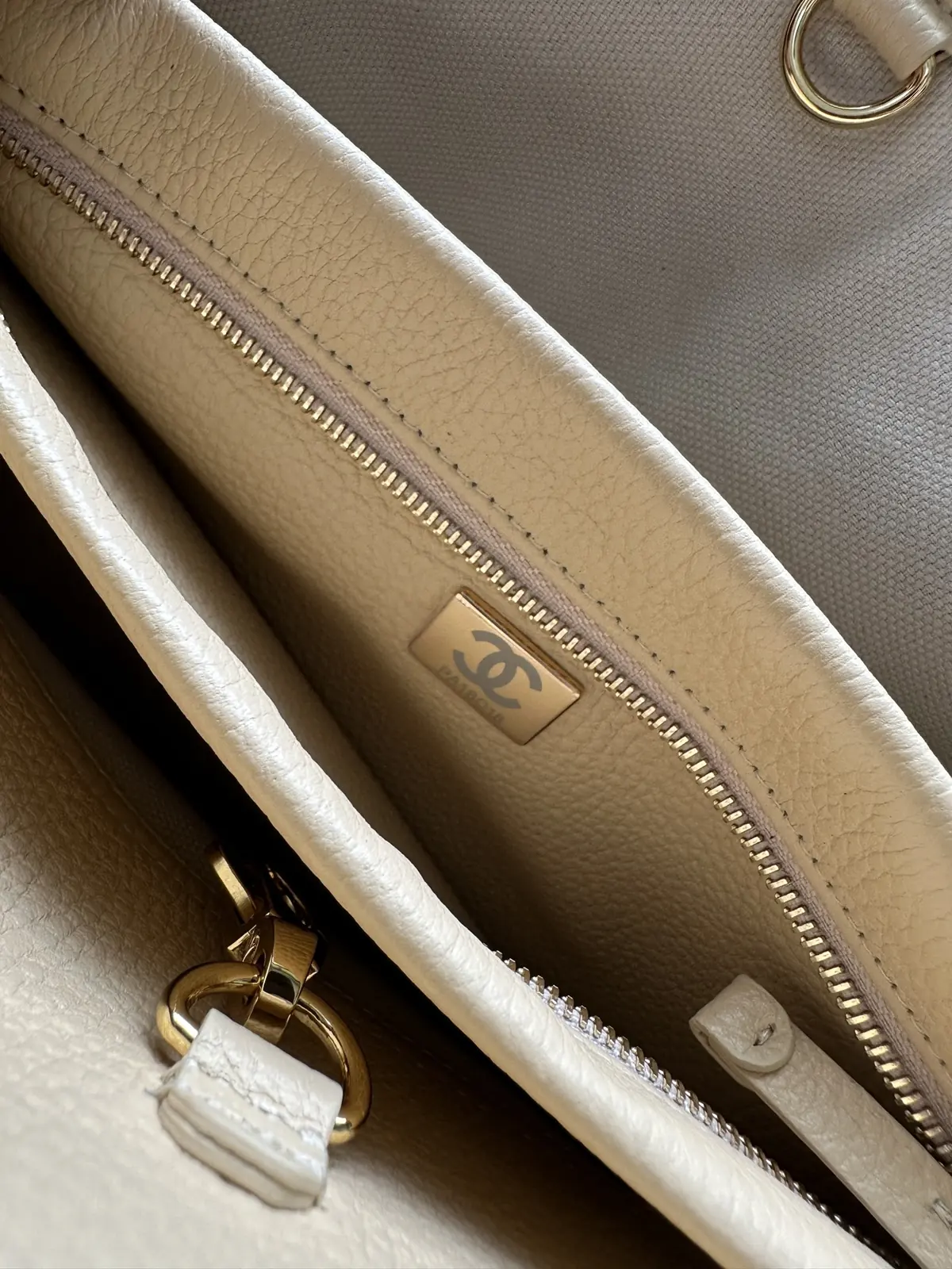 Chanel Leather Bag Lookbook Bags Bag detail image 9 from source 786008