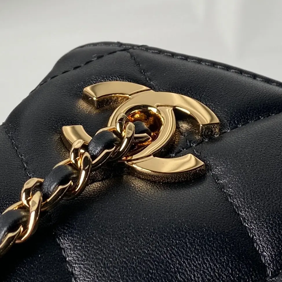 Chanel Style Leather Crossbody Bag Lookbook Reference image 3