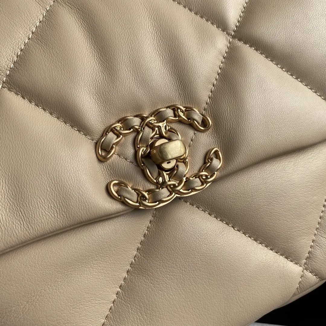 Chanel Style Leather Crossbody Bag Lookbook Reference image 3