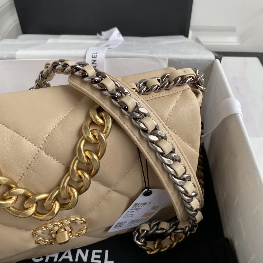 Chanel Style Leather Crossbody Bag Lookbook Reference image 4