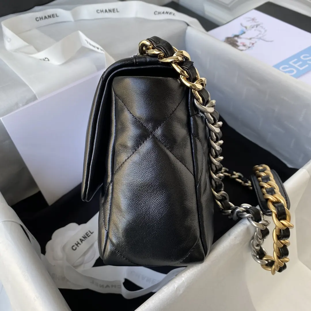 Chanel Style Leather Crossbody Bag Lookbook Reference image 4
