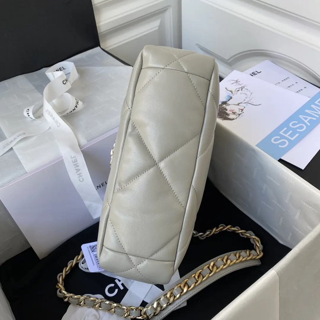 Chanel Style Leather Crossbody Bag Lookbook Reference image 5
