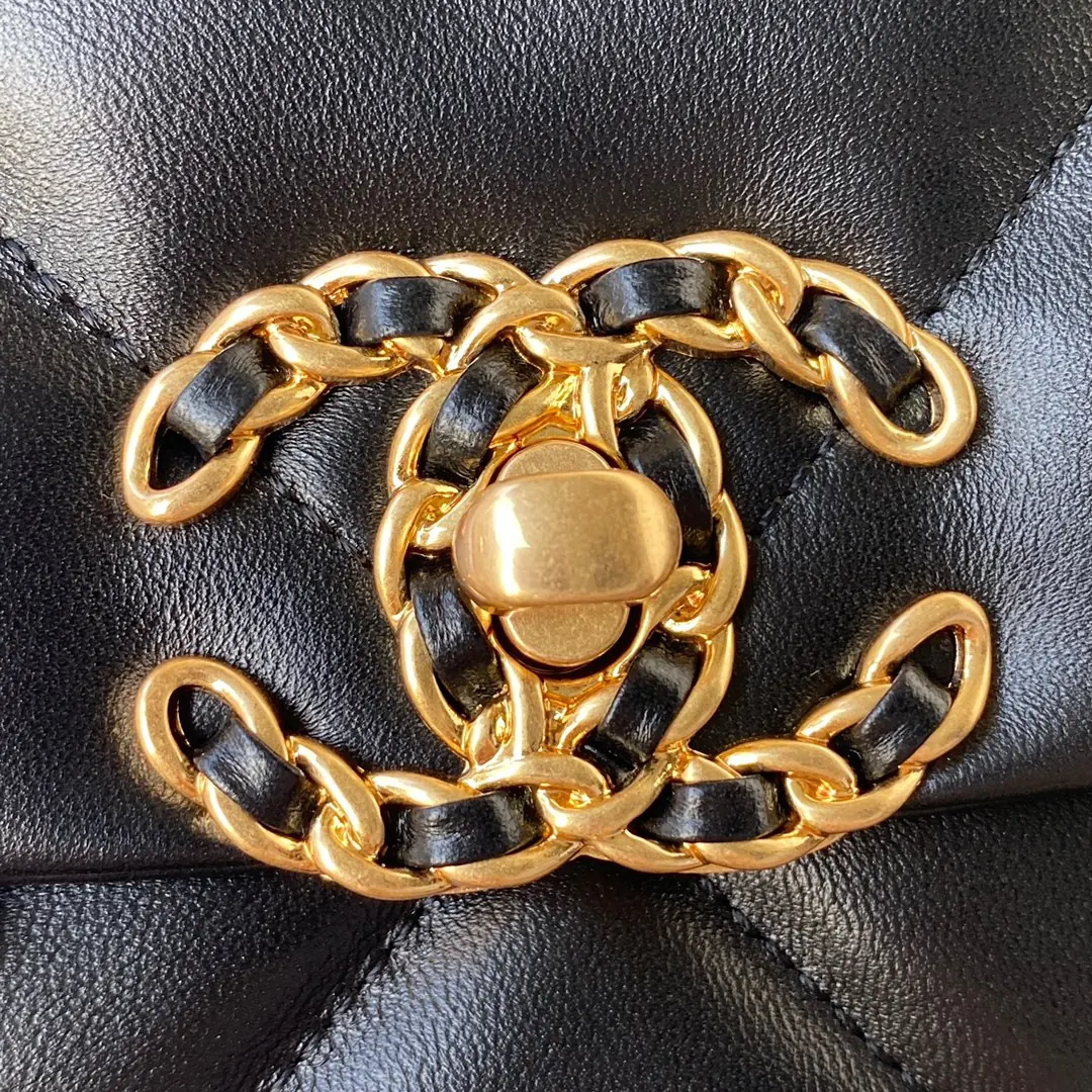 Chanel Style Leather Crossbody Bag Lookbook Reference image 2