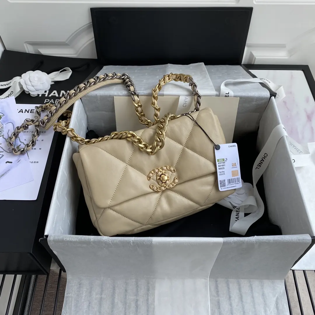 Chanel Style Leather Crossbody Bag Lookbook Reference image 1