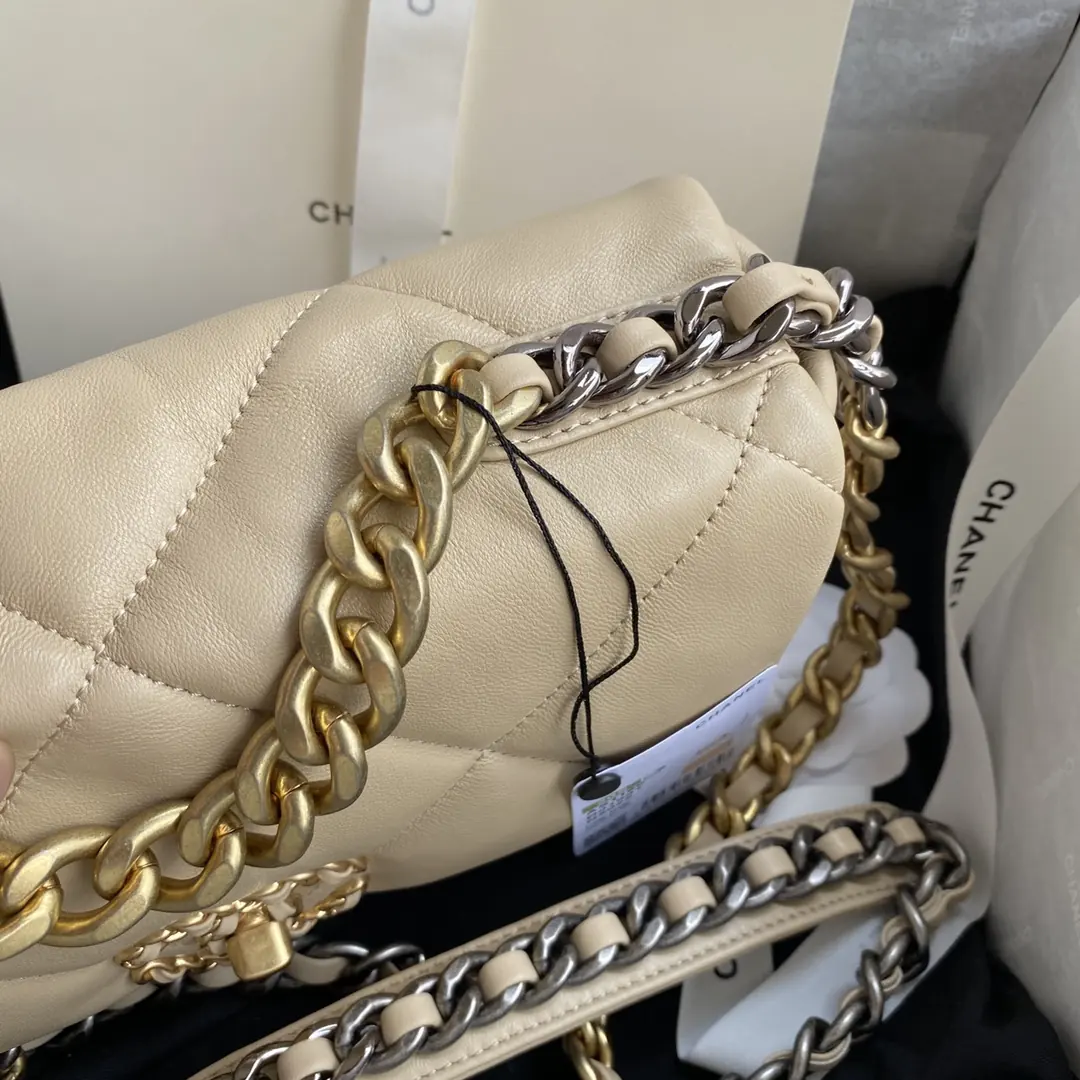Chanel Style Leather Crossbody Bag Lookbook Reference image 5