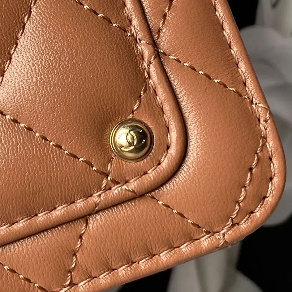 Chanel Style Leather Messenger Bag Bags Messenger Bag detail image 4 from source 764386