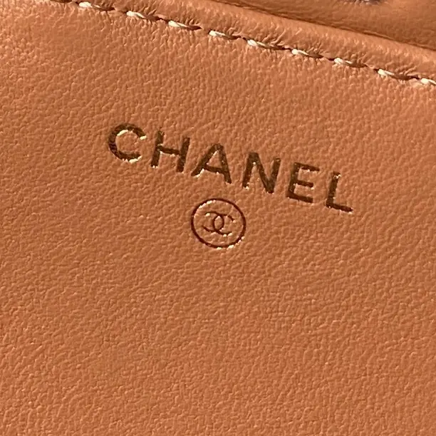 Chanel Style Leather Messenger Bag Bags Messenger Bag detail image 9 from source 764386
