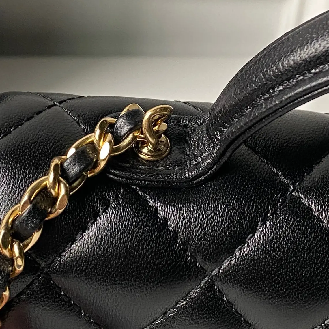 Chanel Style Leather Messenger Bag Bags Messenger Bag detail image 4 from source 764387