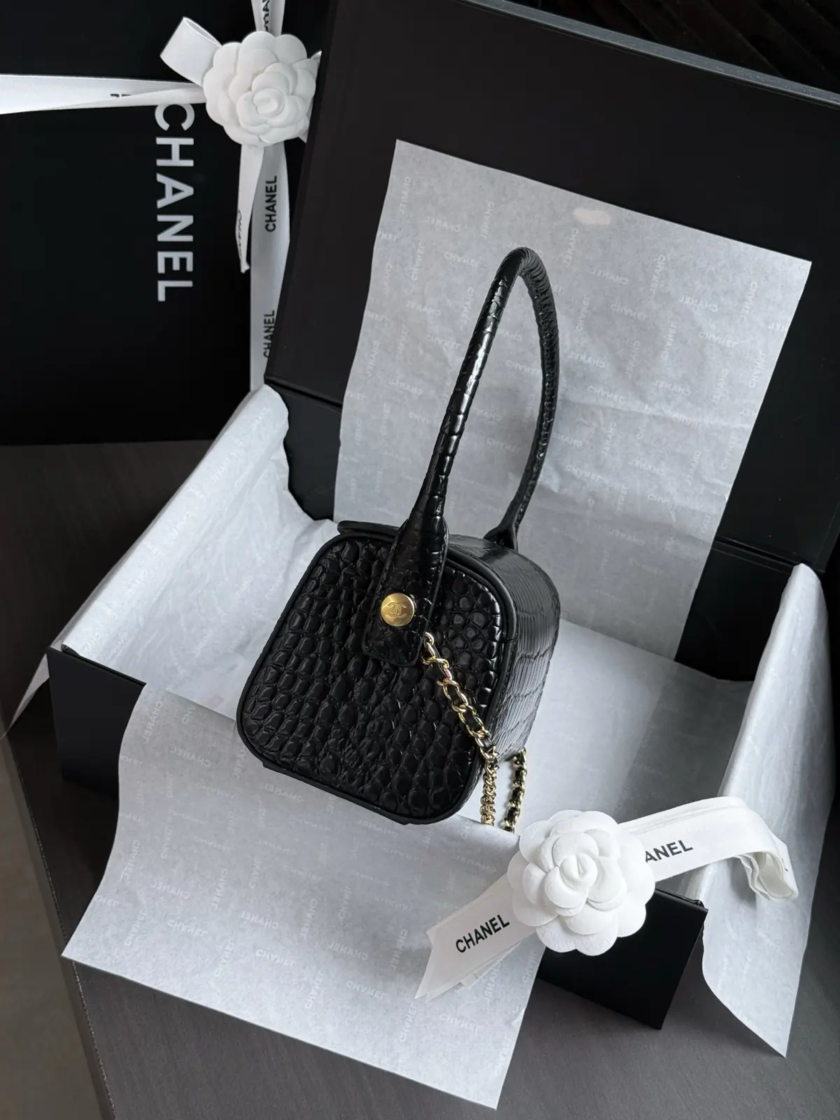 Chanel Style Leather Shoulder Bag style reference detail image 3 from source 786278