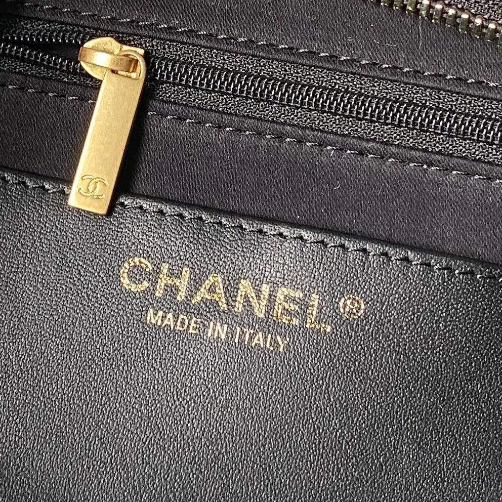 Chanel Style Leather Tote Bag Bags Tote Bag detail image 9 from source 764369